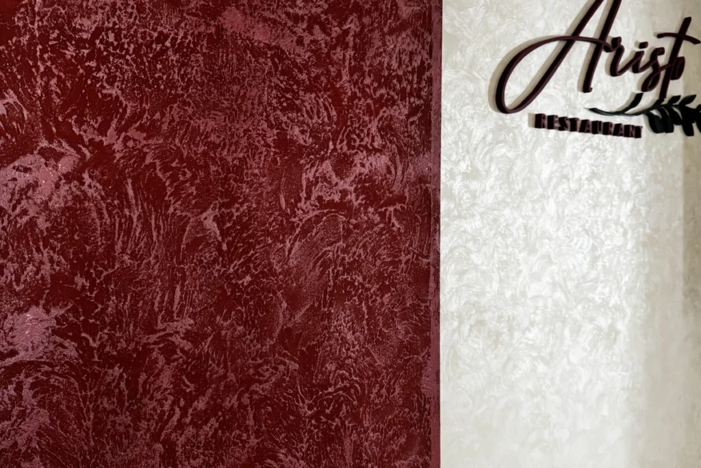 Pared decorativa roja del restaurante del hotel, Guardamar del Segura